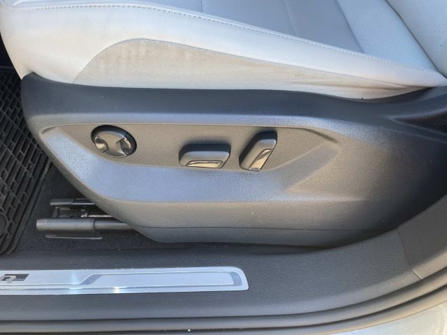 Used 2021 Volkswagen Tiguan SEL AWD/4WD image 22