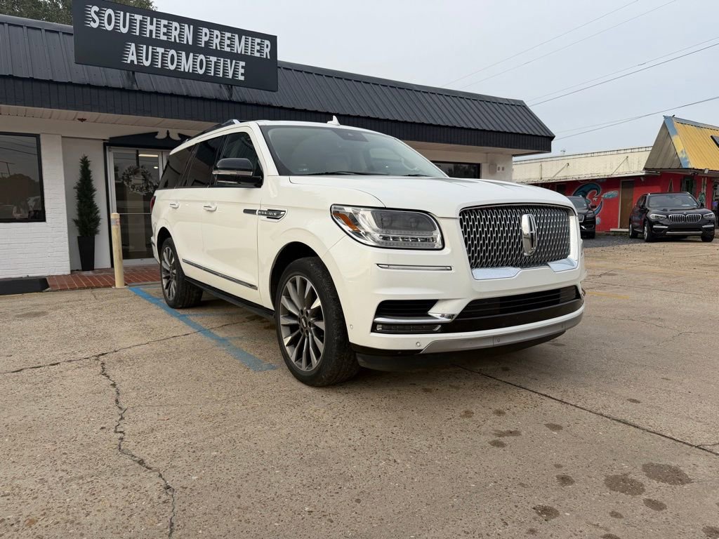 Used 2021 Lincoln Navigator Reserve w/ Luxury Package image 3