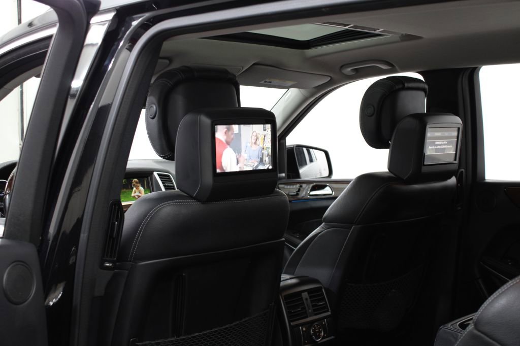 Used 2015 Mercedes-Benz GL 550 4MATIC image 23