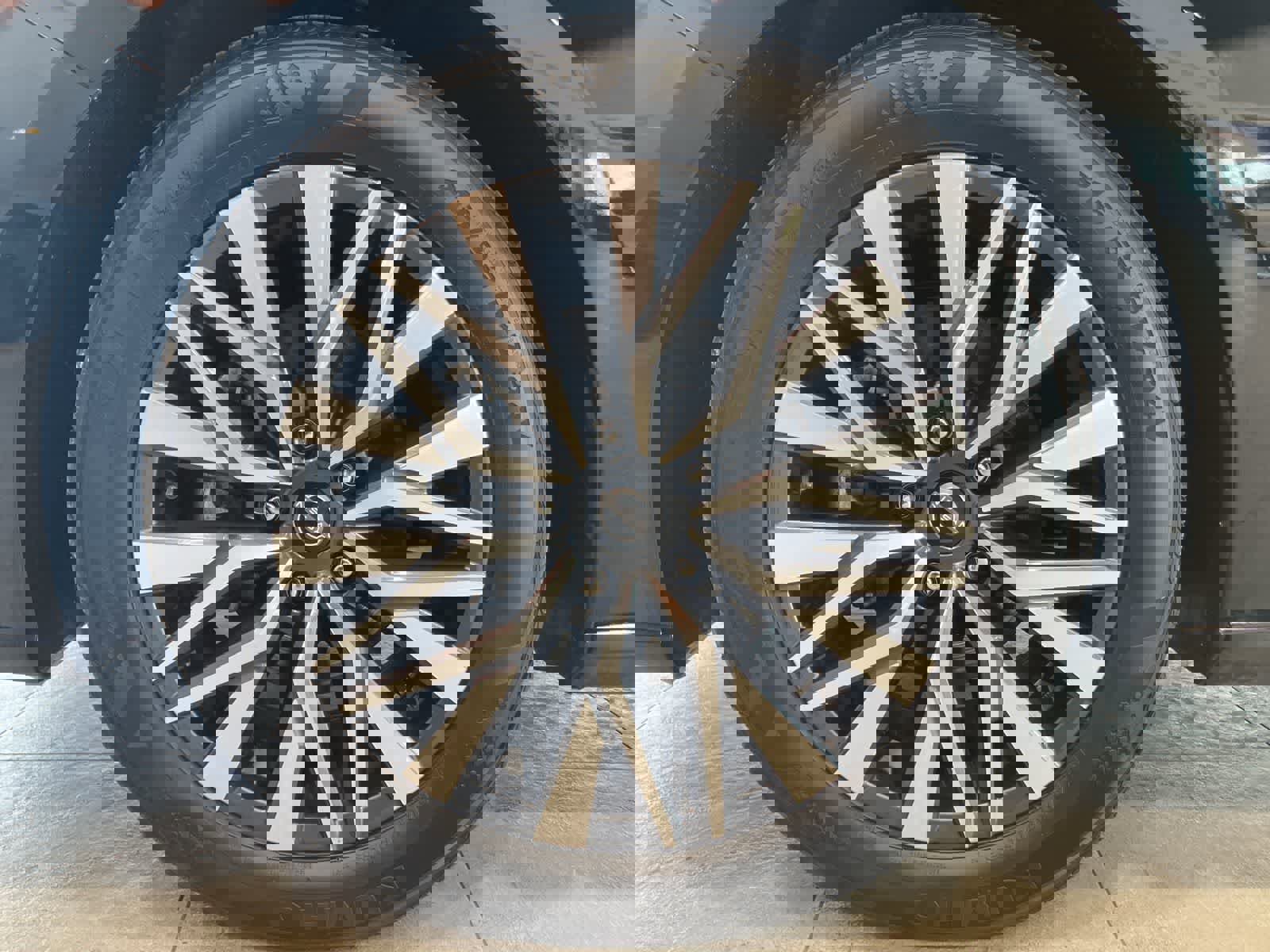 Used 2025 Nissan Altima 2.5 SV image 9