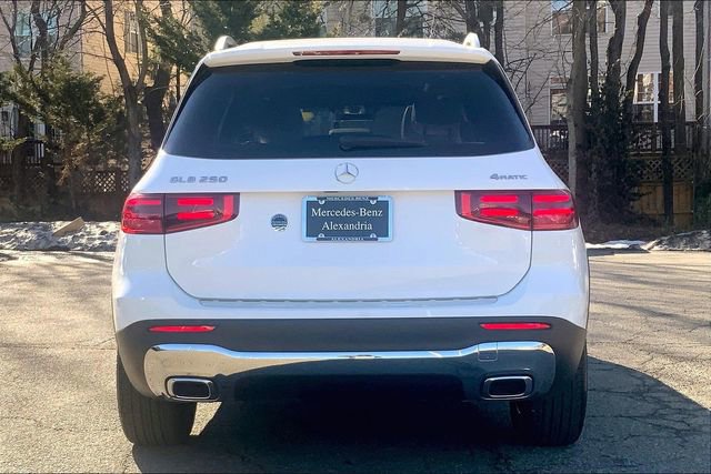 Used 2026 Mercedes-Benz GLB 250 4MATIC image 3