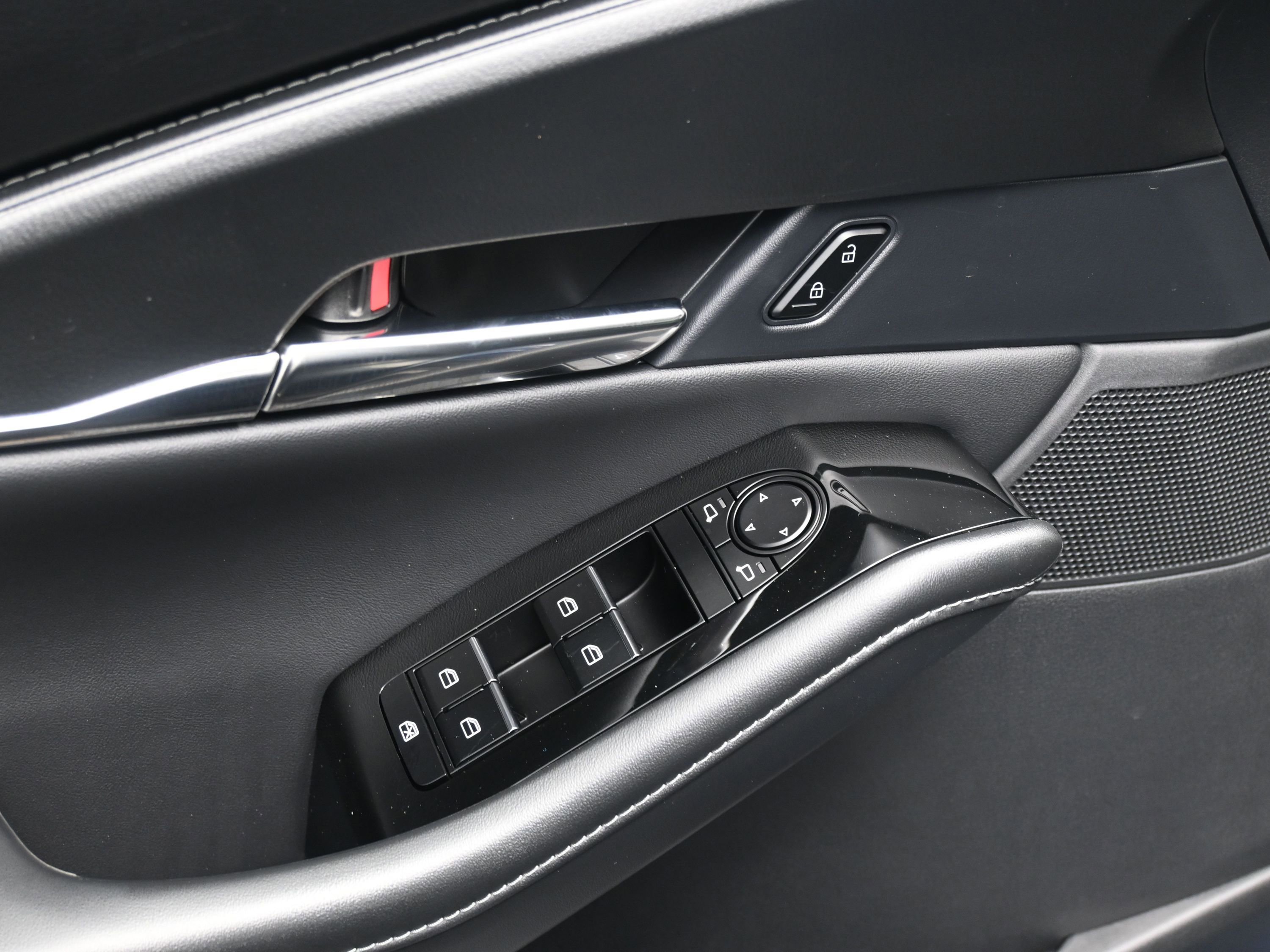 Used 2025 MAZDA CX-30 AWD 2.5 S w/ Preferred Package image 8