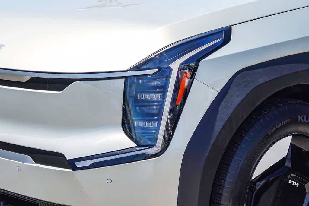 Certified 2024 Kia EV9 Light Long Range RWD image 8