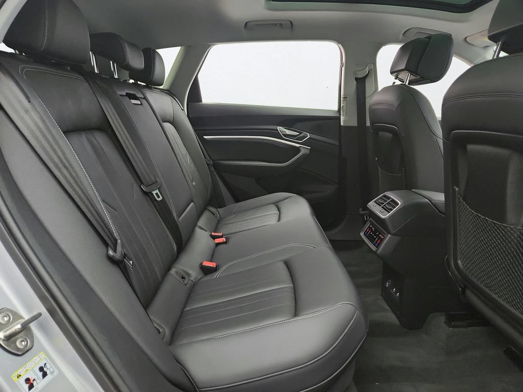 Used 2022 Audi e-tron Premium AWD/4WD image 33