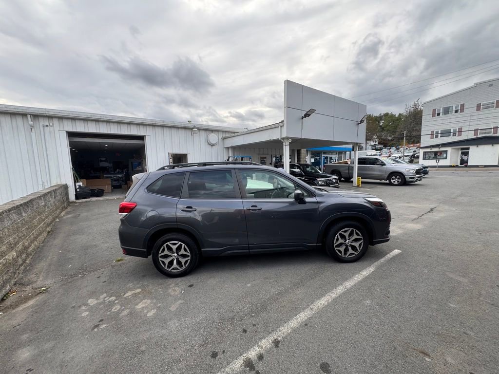 Used 2022 Subaru Forester Premium image 6