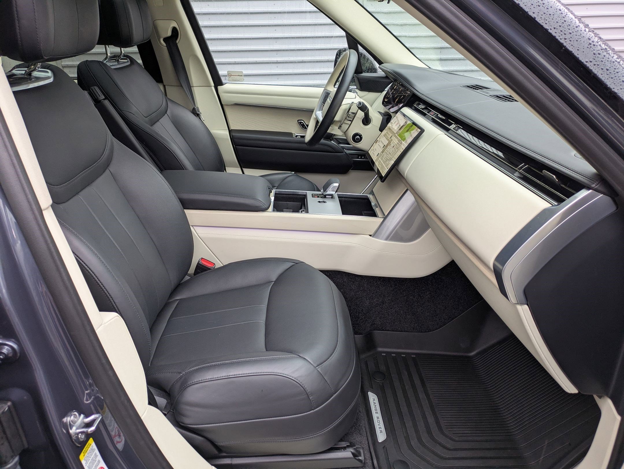 Used 2024 Land Rover Range Rover Autobiography image 31