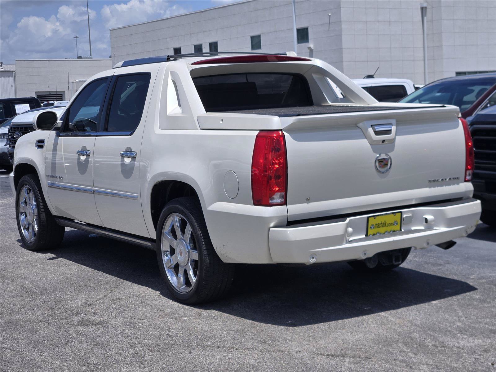 Used 2013 Cadillac Escalade EXT Premium AWD/4WD image 6