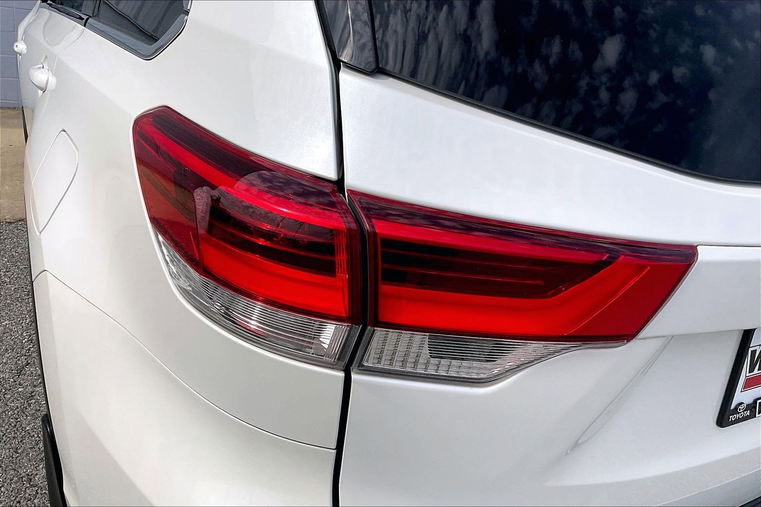 Used 2018 Toyota Highlander Limited Platinum AWD/4WD image 17