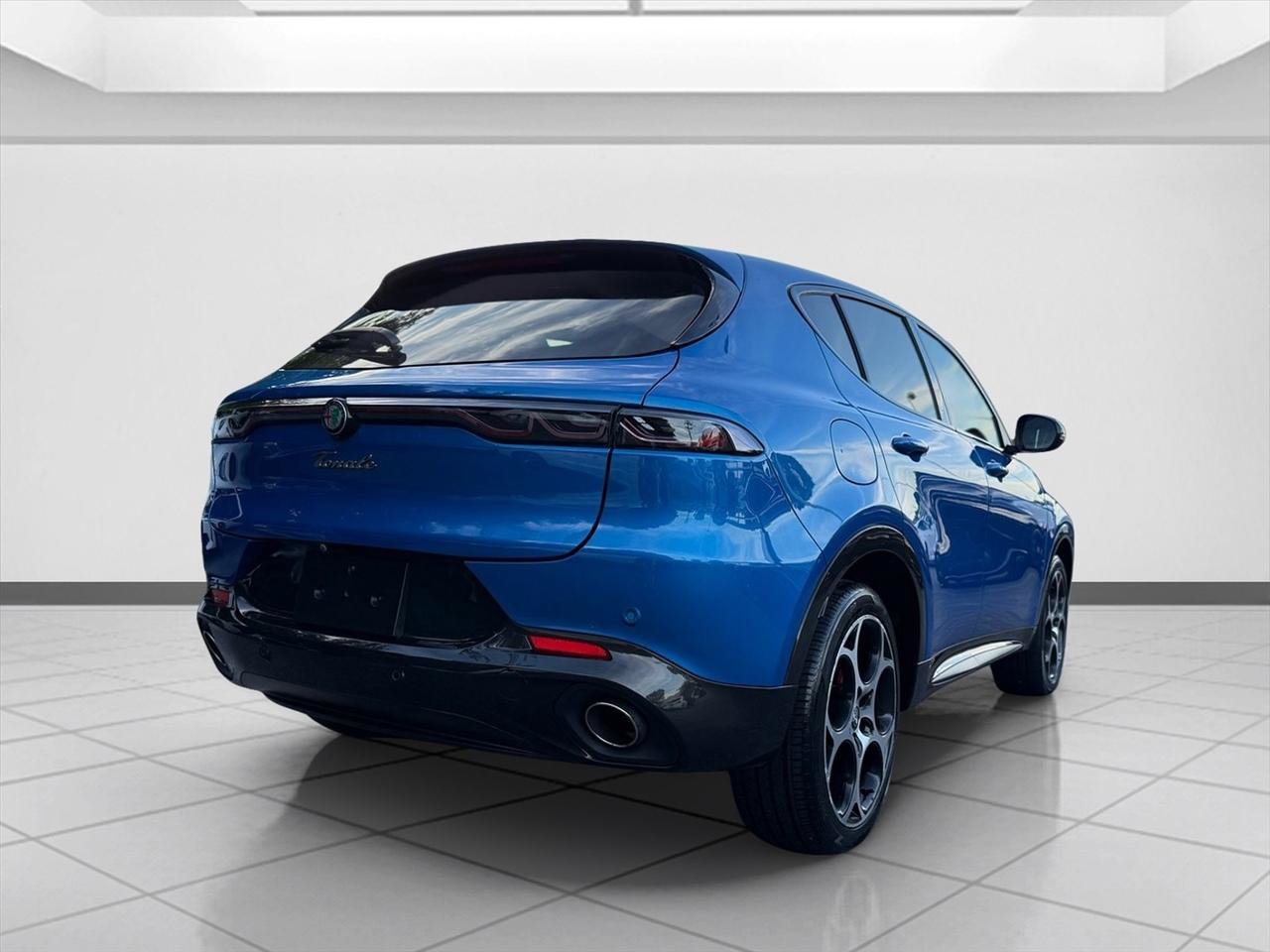 Used 2024 Alfa Romeo Tonale Veloce AWD/4WD image 5