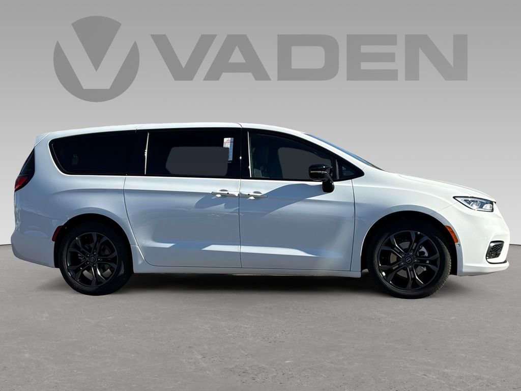 New 2026 Chrysler Pacifica Select image 8
