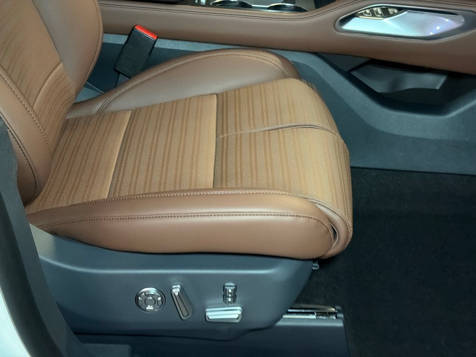 New 2026 Lincoln Nautilus Reserve AWD/4WD image 11