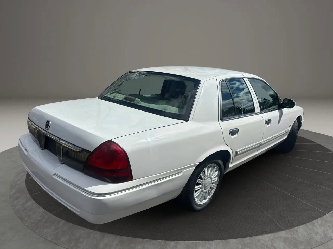 Used 2009 Mercury Grand Marquis LS image 36