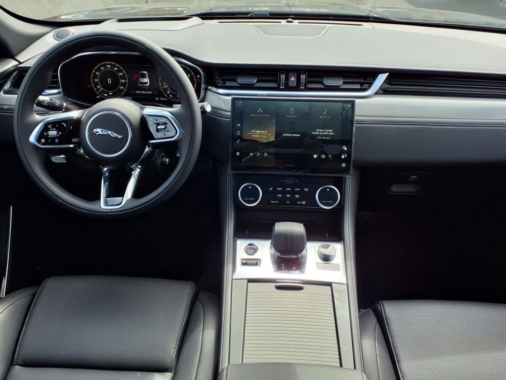 New 2026 Jaguar F-PACE R-Dynamic S image 4