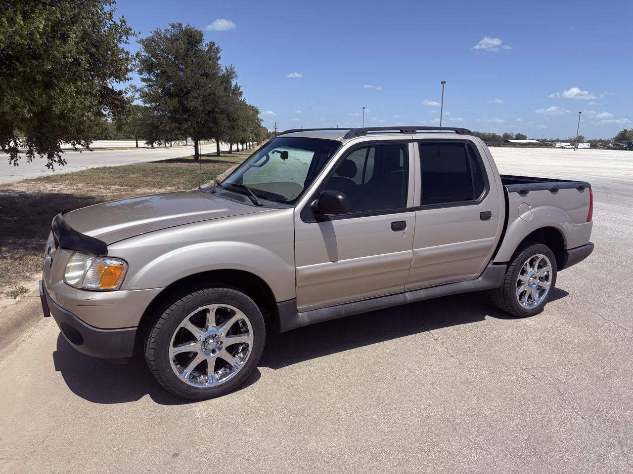 Used 2004 Ford Explorer Sport Trac 2WD image 6