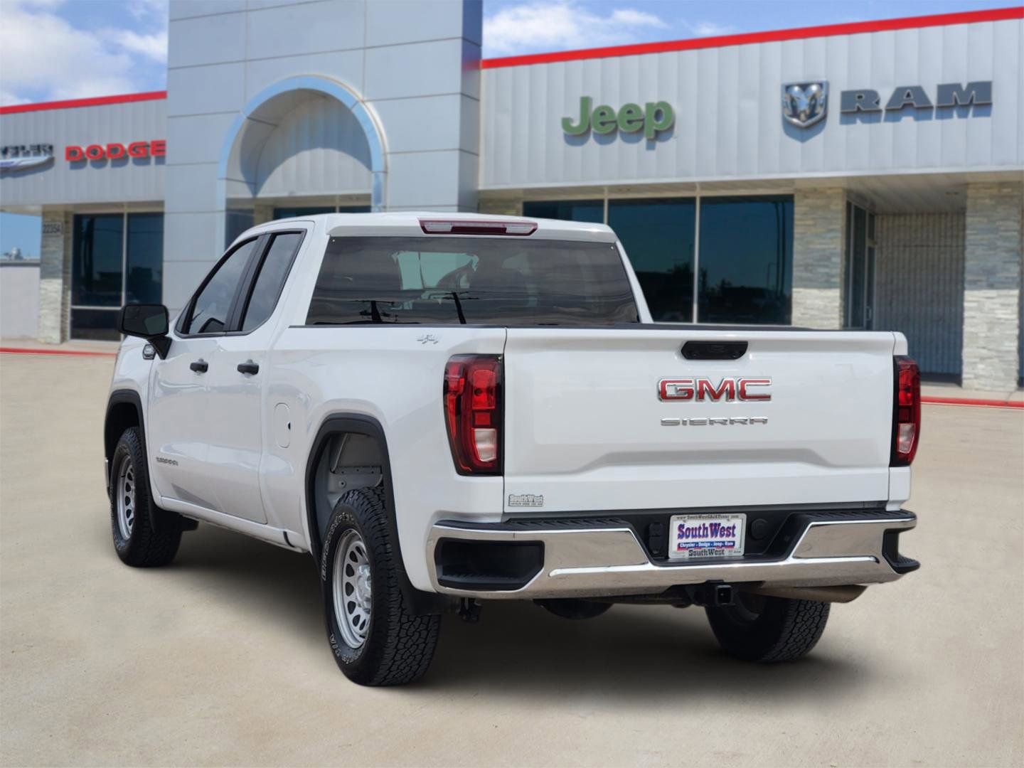Used 2024 GMC Sierra 1500 Pro w/ Pro Value Package image 4
