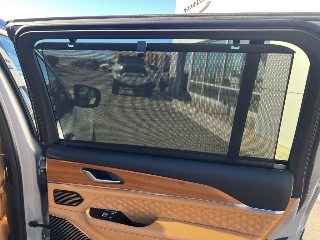 Used 2024 Jeep Grand Cherokee L Summit AWD/4WD image 31