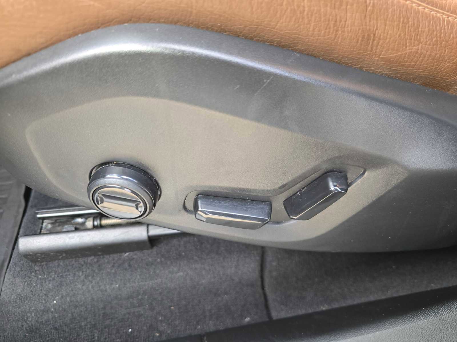 Certified 2023 Volvo XC60 T8 Plus image 26