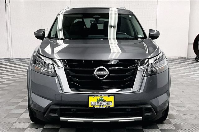 Used 2024 Nissan Pathfinder Platinum w/ Cargo Package AWD/4WD image 4