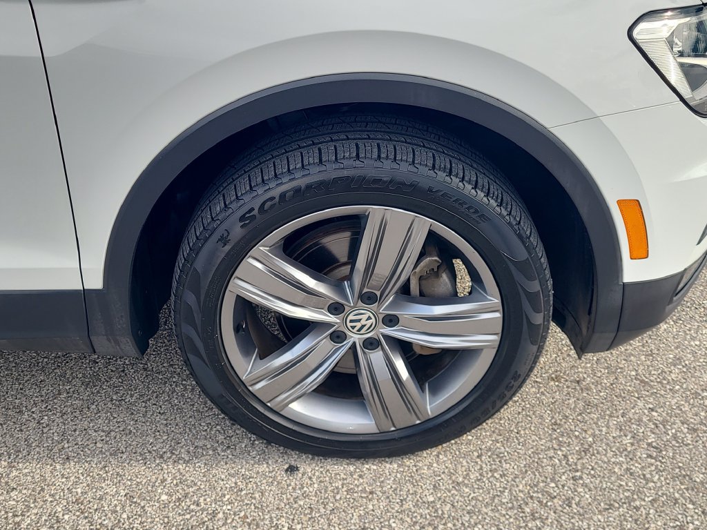 Used 2020 Volkswagen Tiguan SEL FWD image 9