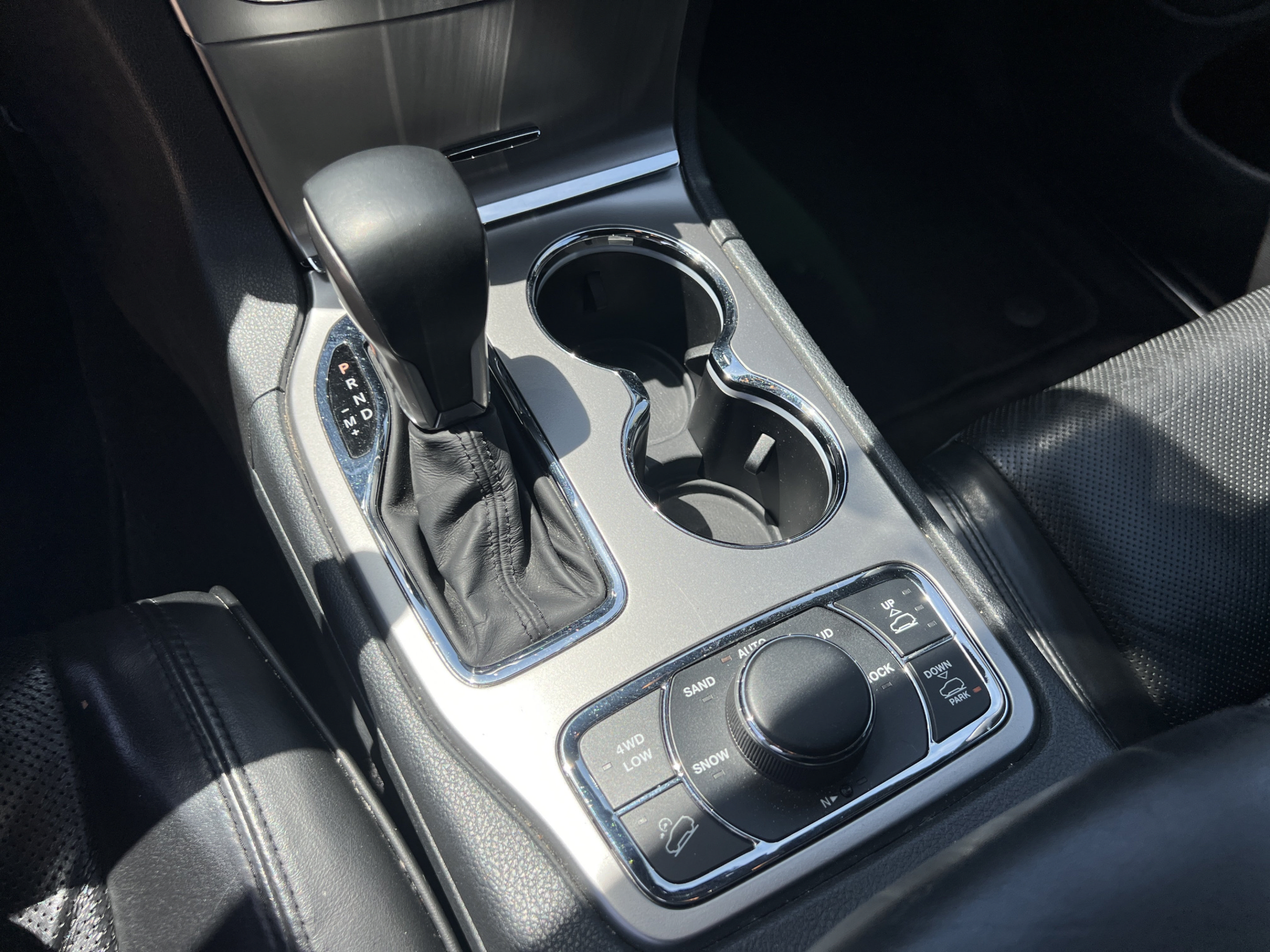 Used 2018 Jeep Grand Cherokee Overland AWD/4WD image 20