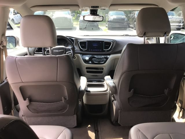 Used 2017 Chrysler Pacifica Touring-L FWD image 48