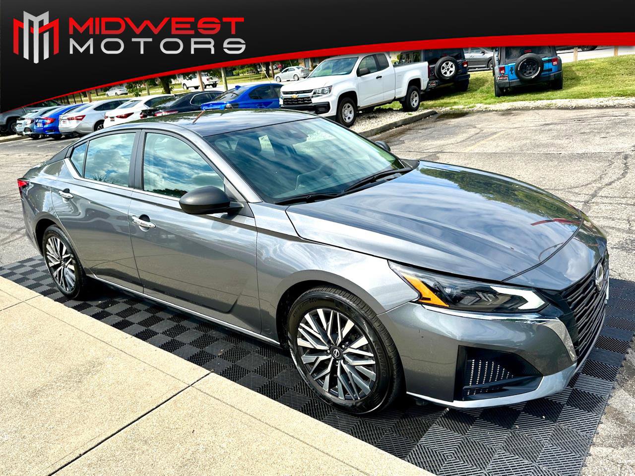 Used 2025 Nissan Altima 2.5 SV image 1