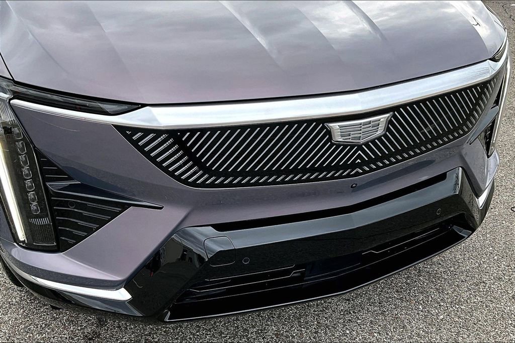 Used 2025 Cadillac Optiq Luxury 1 image 30
