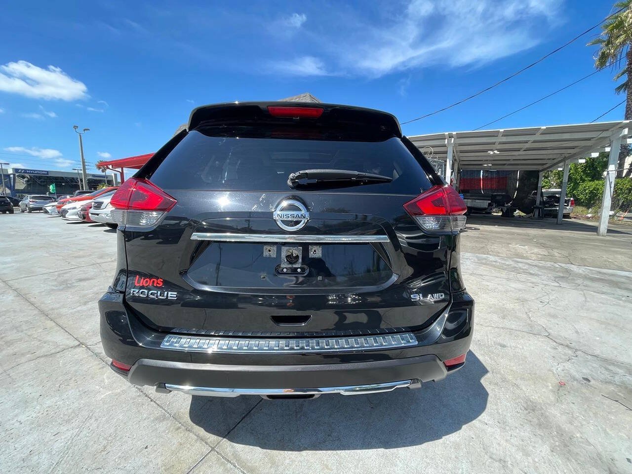 Used 2017 Nissan Rogue SL w/ SL Premium Package AWD/4WD image 4