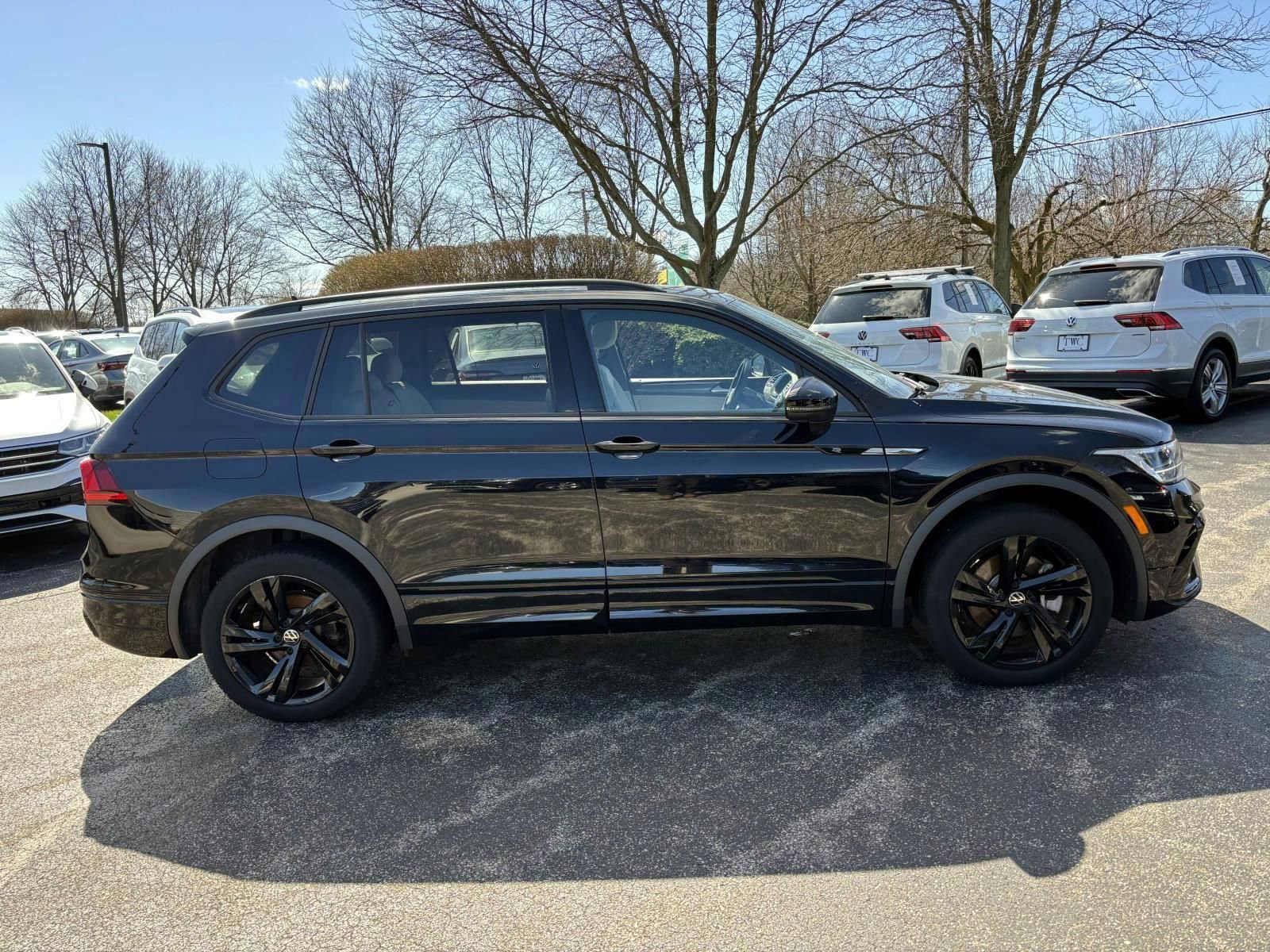 Used 2023 Volkswagen Tiguan SE R-Line image 4