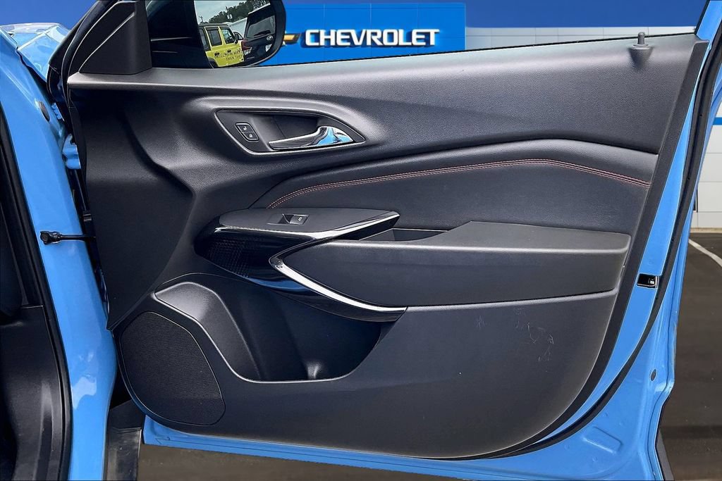 Used 2024 Chevrolet Trax RS w/ Driver Confidence Package FWD image 27