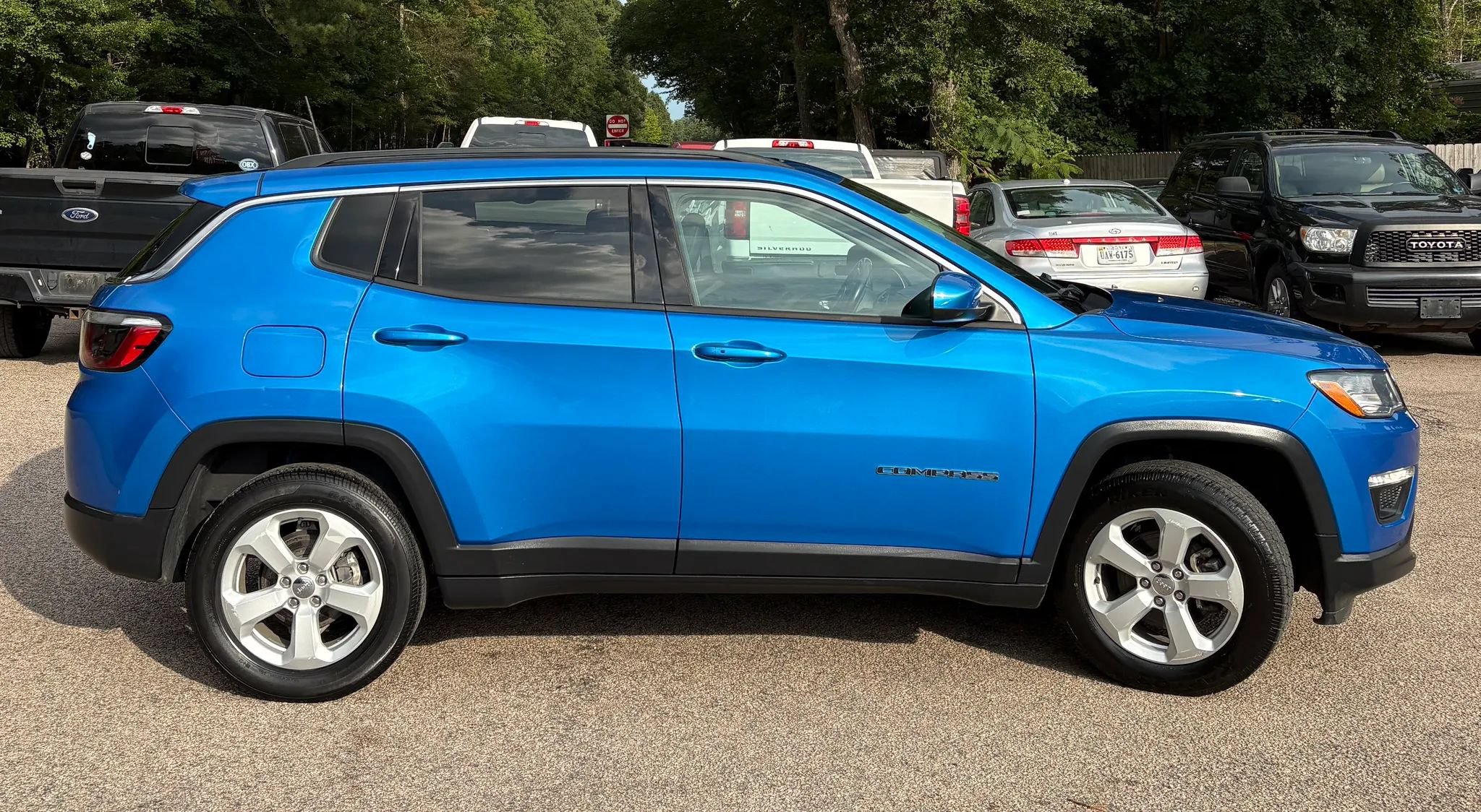 Used 2021 Jeep Compass Latitude w/ Sun and Sound Group AWD/4WD image 7