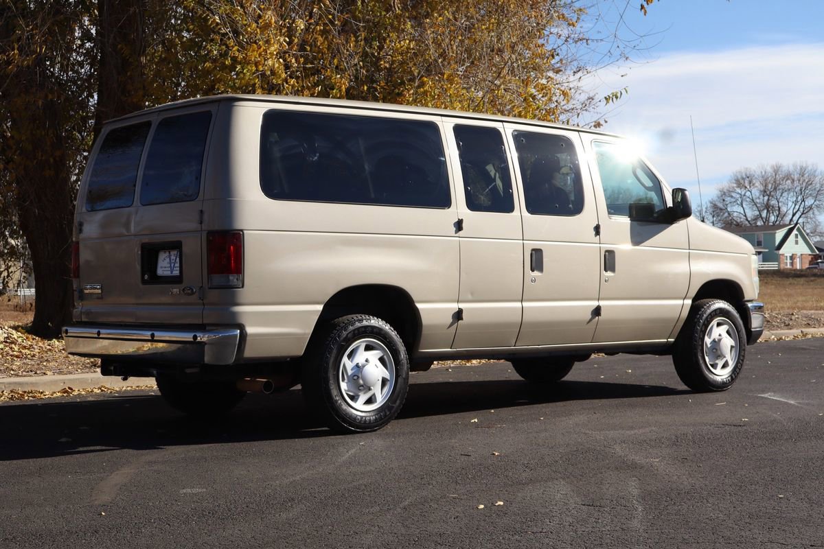 Used 2009 Ford E-350 and Econoline 350 Super Duty Wagon image 5