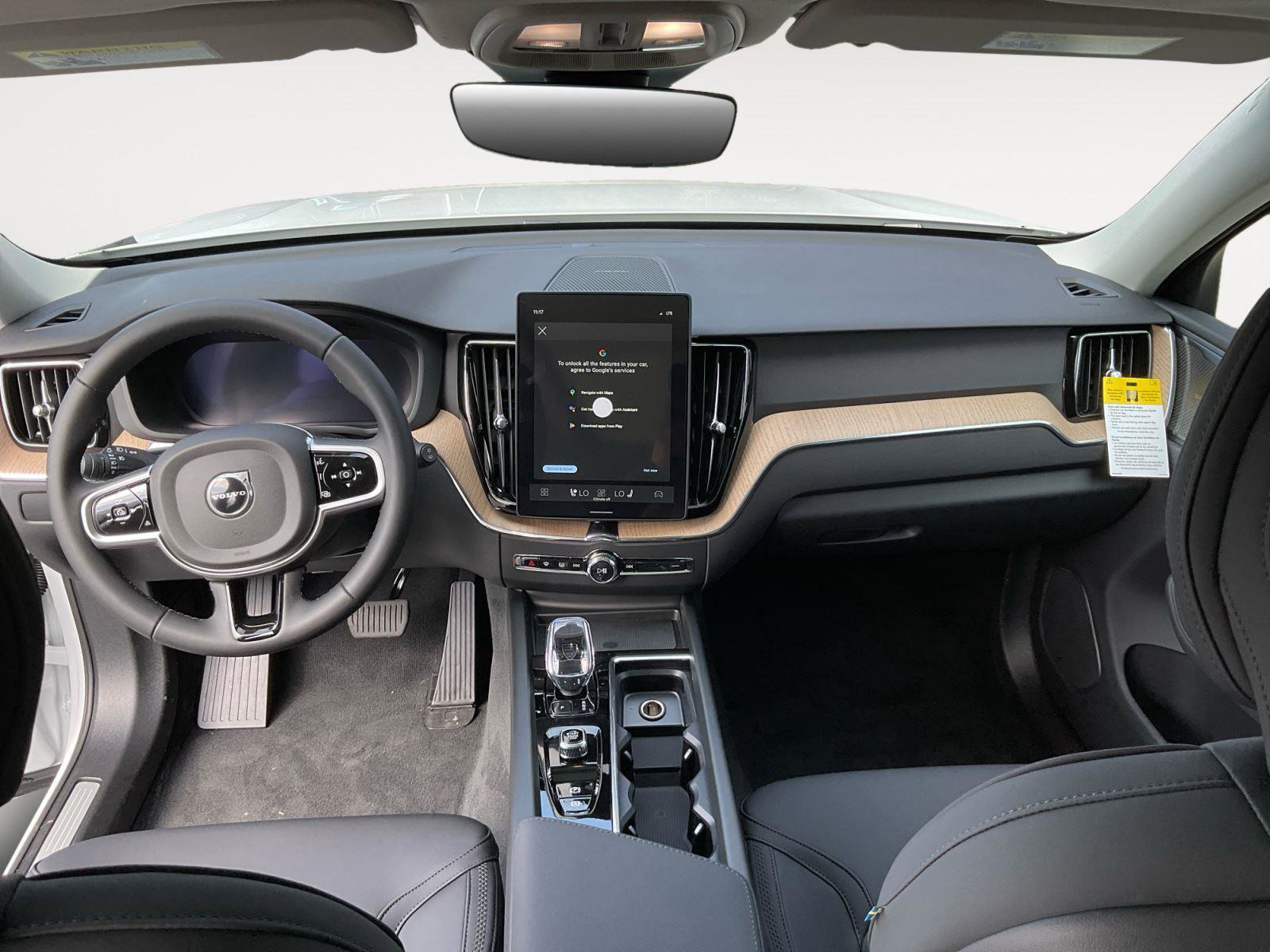 New 2026 Volvo XC60 B5 Plus w/ Climate Package image 10