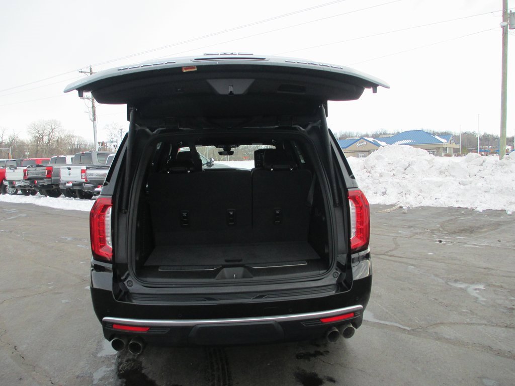 Used 2021 GMC Yukon Denali w/ Denali Premium Package image 6