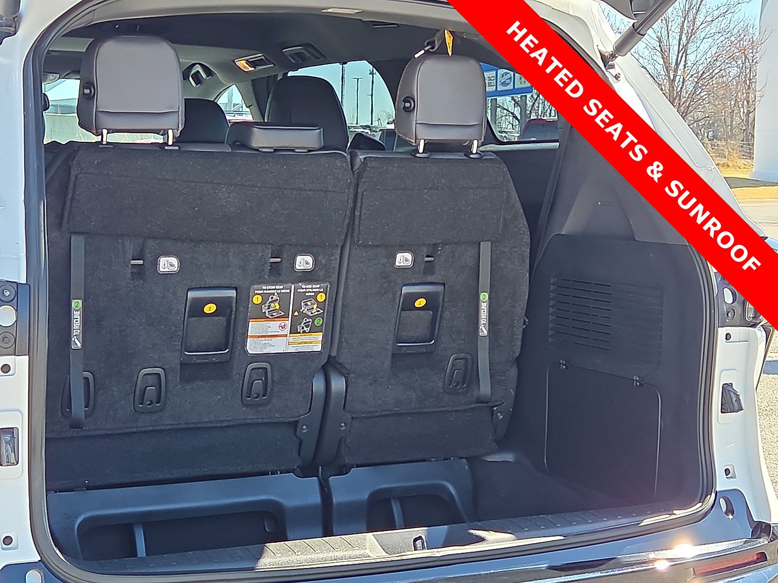 Used 2023 Toyota Sienna XSE w/ XSE Plus Package image 9