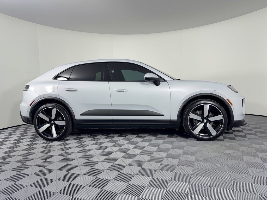 Certified 2024 Porsche Macan 4 Electric AWD/4WD image 8