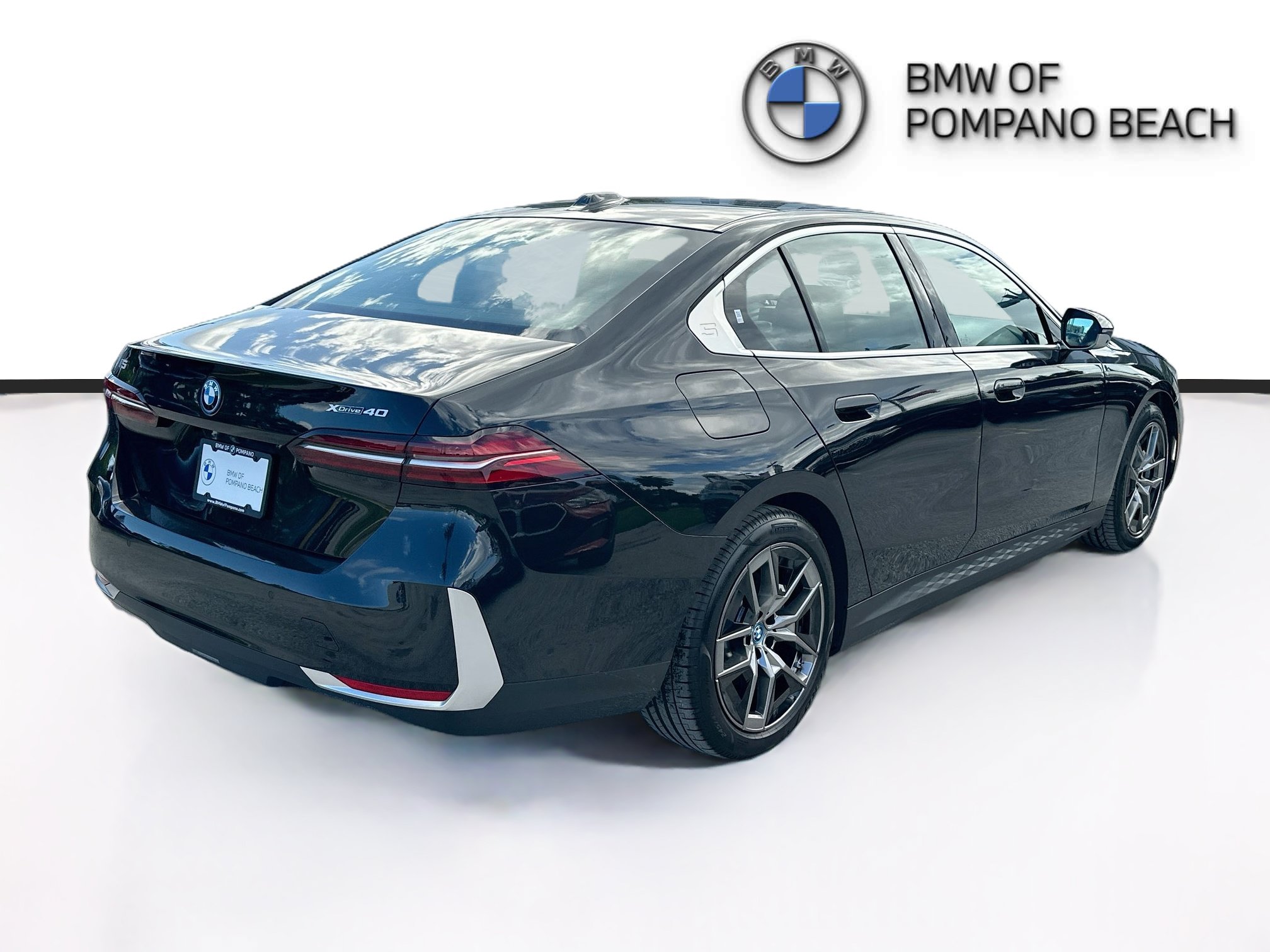 Used 2025 BMW i5 xDrive40 w/ Premium Package AWD/4WD image 7