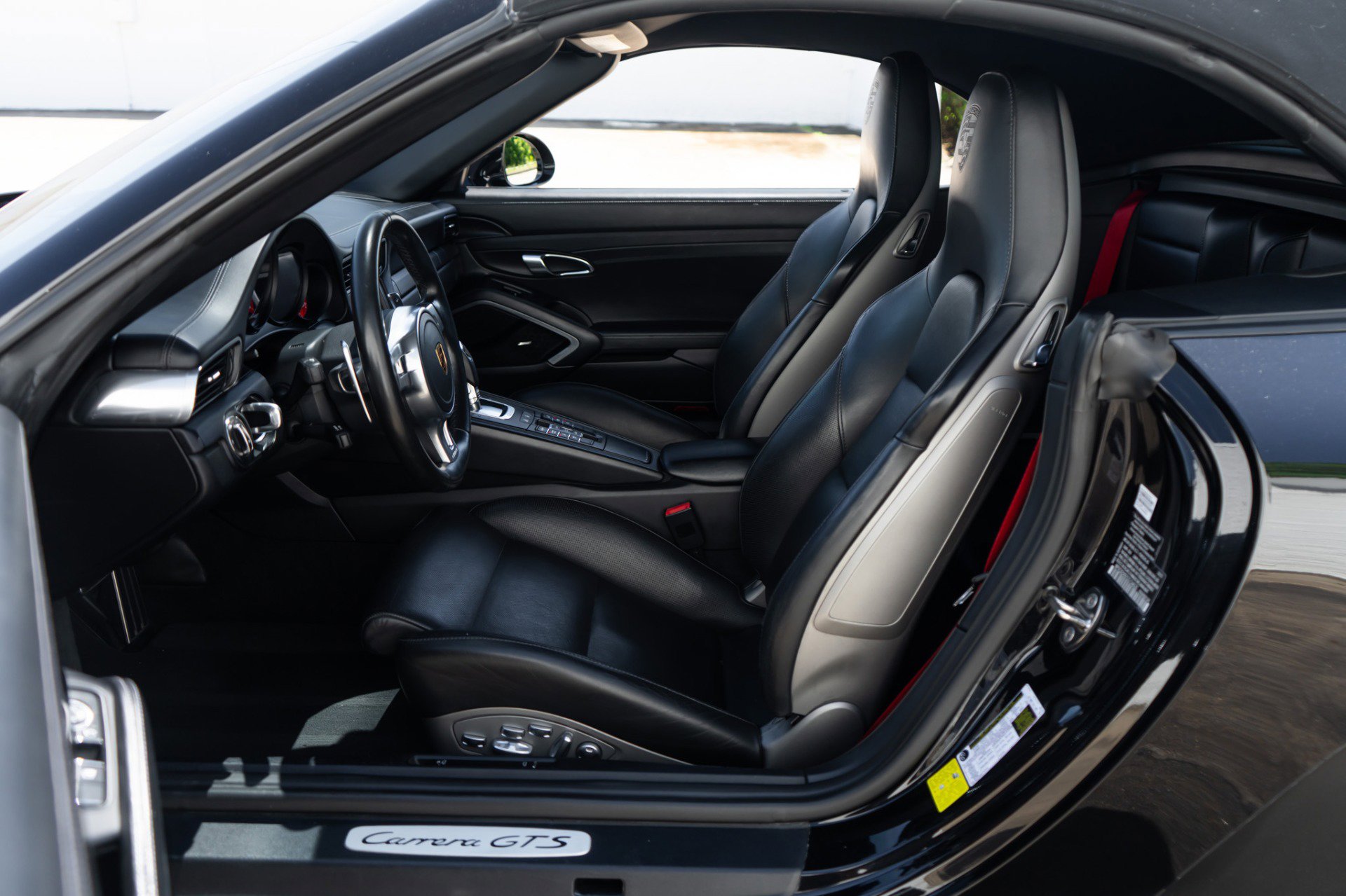 Used 2016 Porsche 911 Carrera GTS RWD image 3