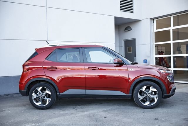 Used 2024 Hyundai Venue Limited image 4