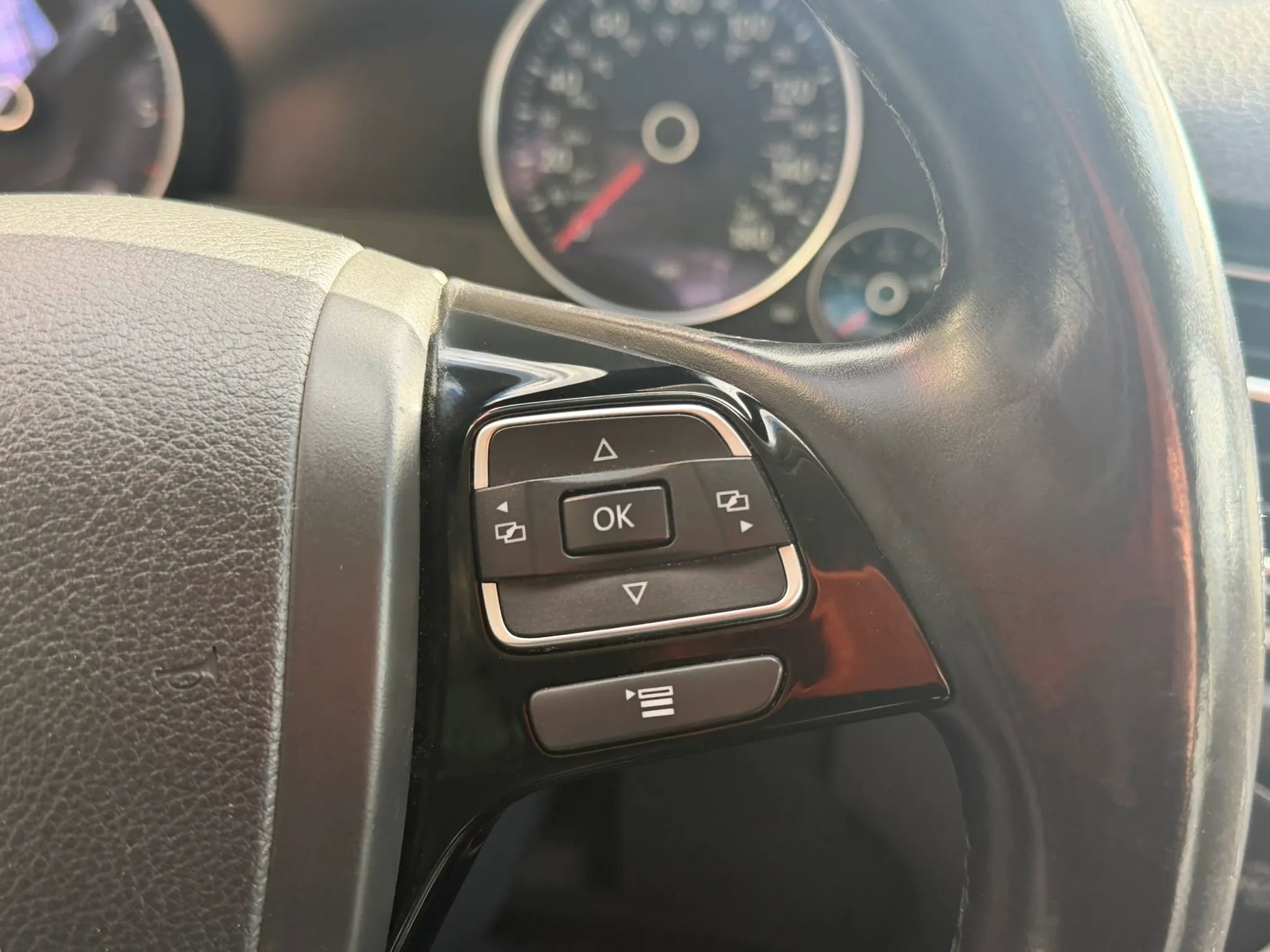 Used 2015 Volkswagen Touareg Sport AWD/4WD image 22