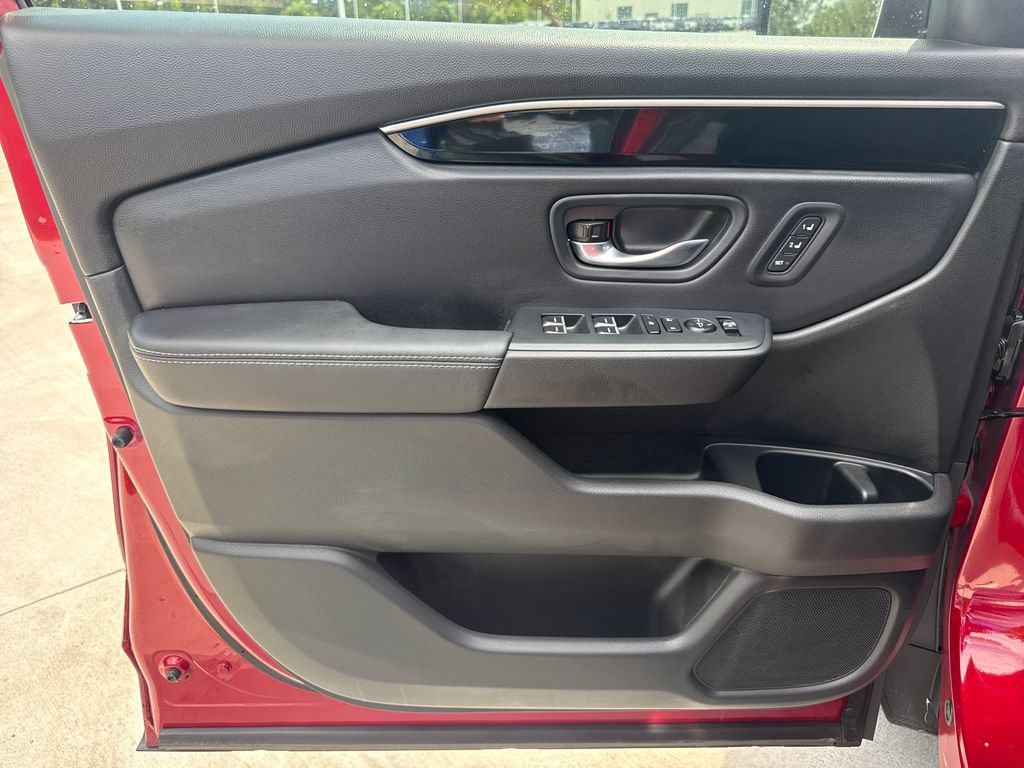 Certified 2025 Honda Pilot Touring image 14