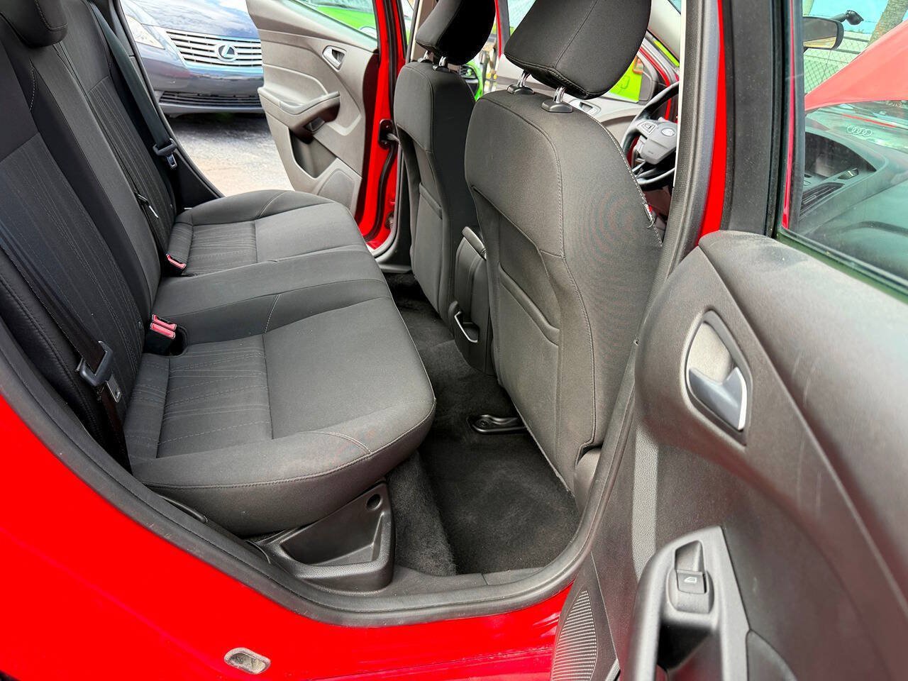 Used 2015 Ford Focus SE w/ SE Ecoboost Package FWD image 33