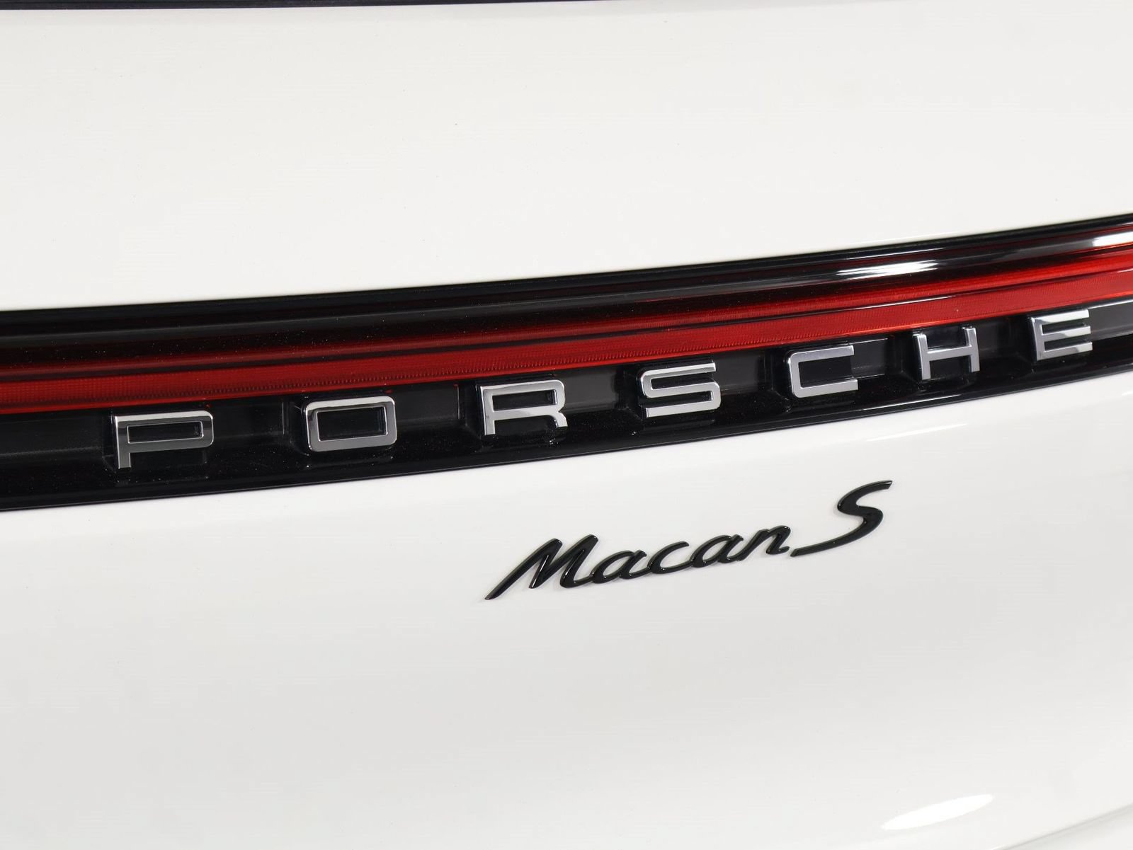 Certified 2023 Porsche Macan S AWD/4WD image 22