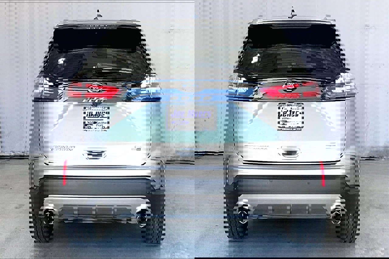 Used 2022 Ford Edge Titanium image 3