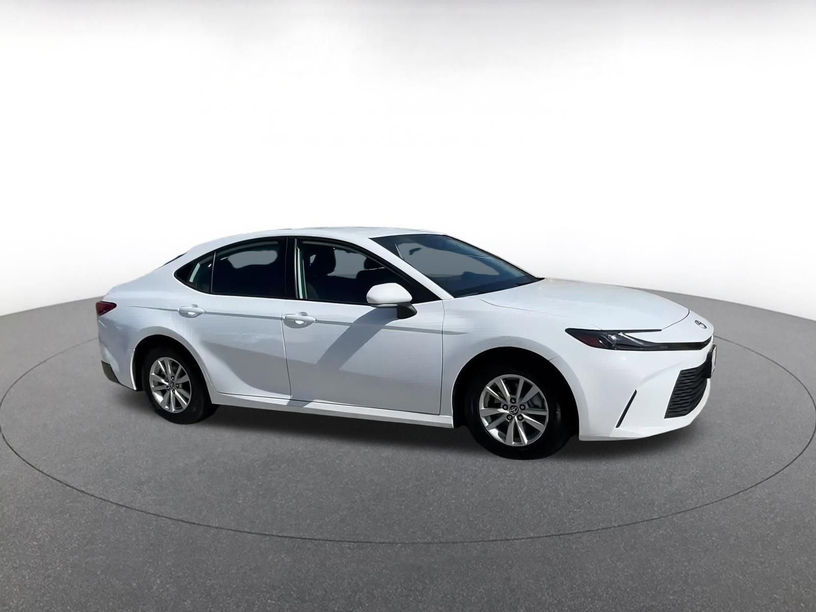 Used 2025 Toyota Camry LE image 2