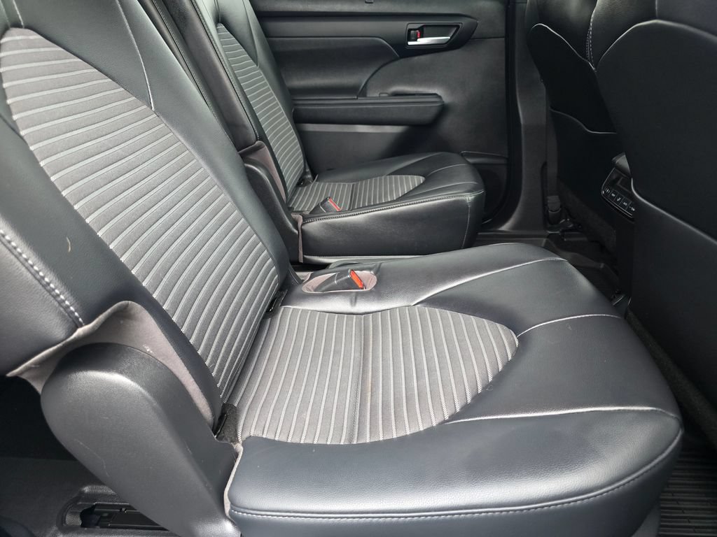 Used 2023 Toyota Highlander XSE AWD/4WD image 14