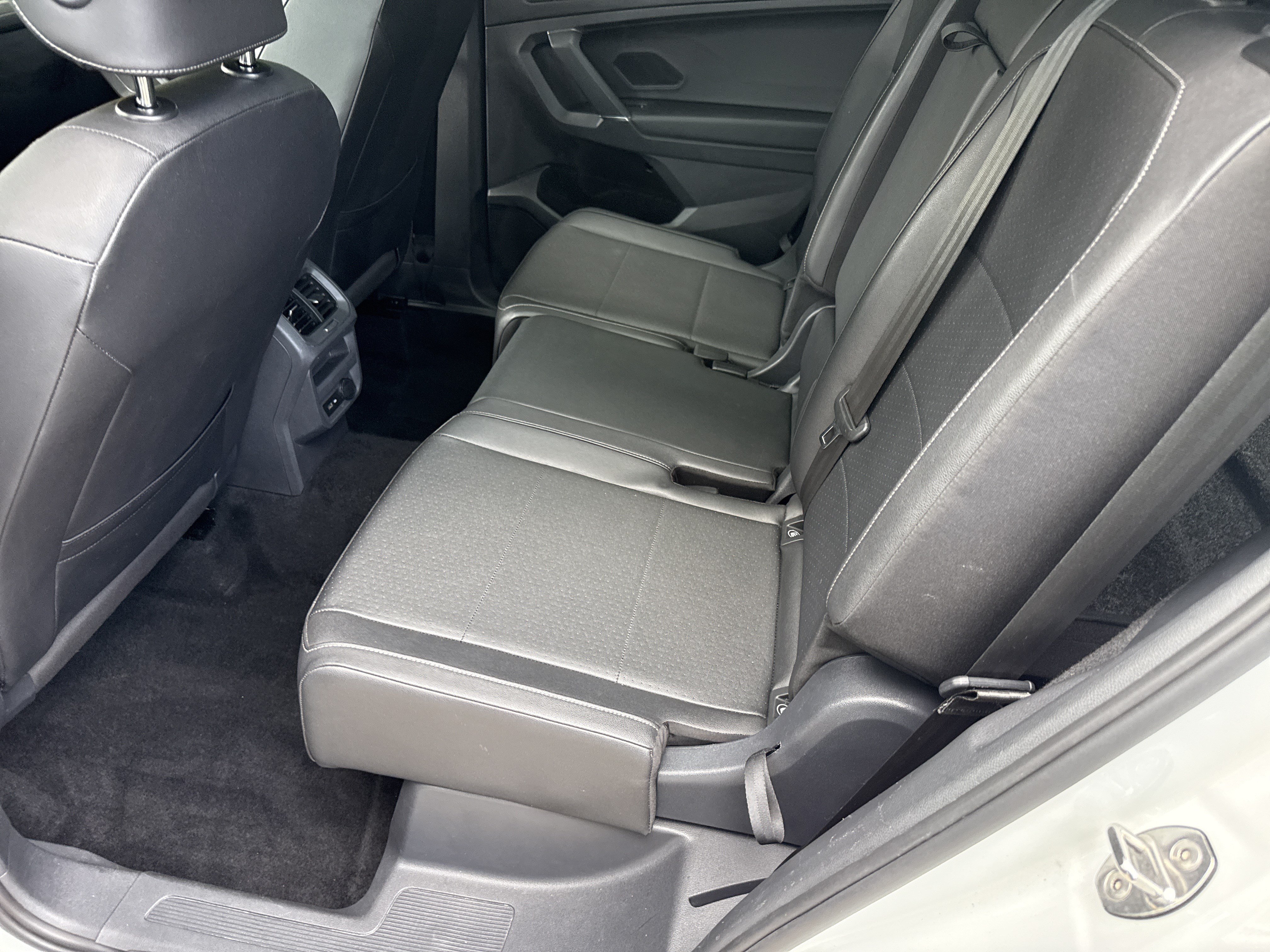 Used 2020 Volkswagen Tiguan SE R-Line FWD image 20