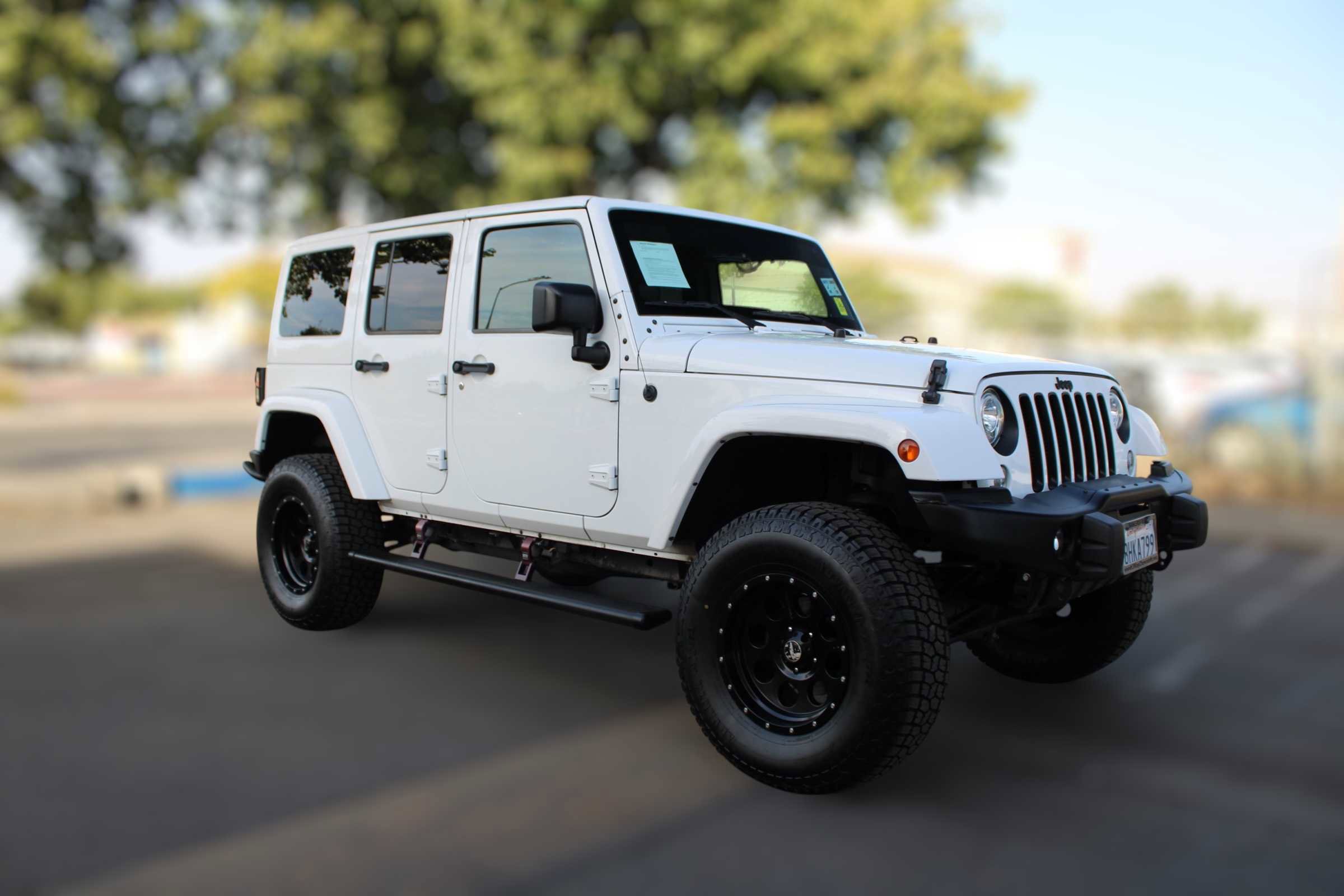 Used 2017 Jeep Wrangler Unlimited Sahara image 3