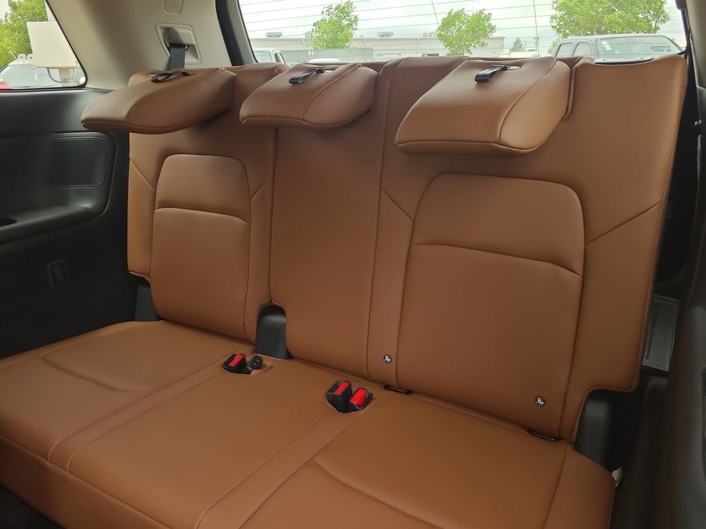 New 2026 Nissan Pathfinder Platinum FWD image 10