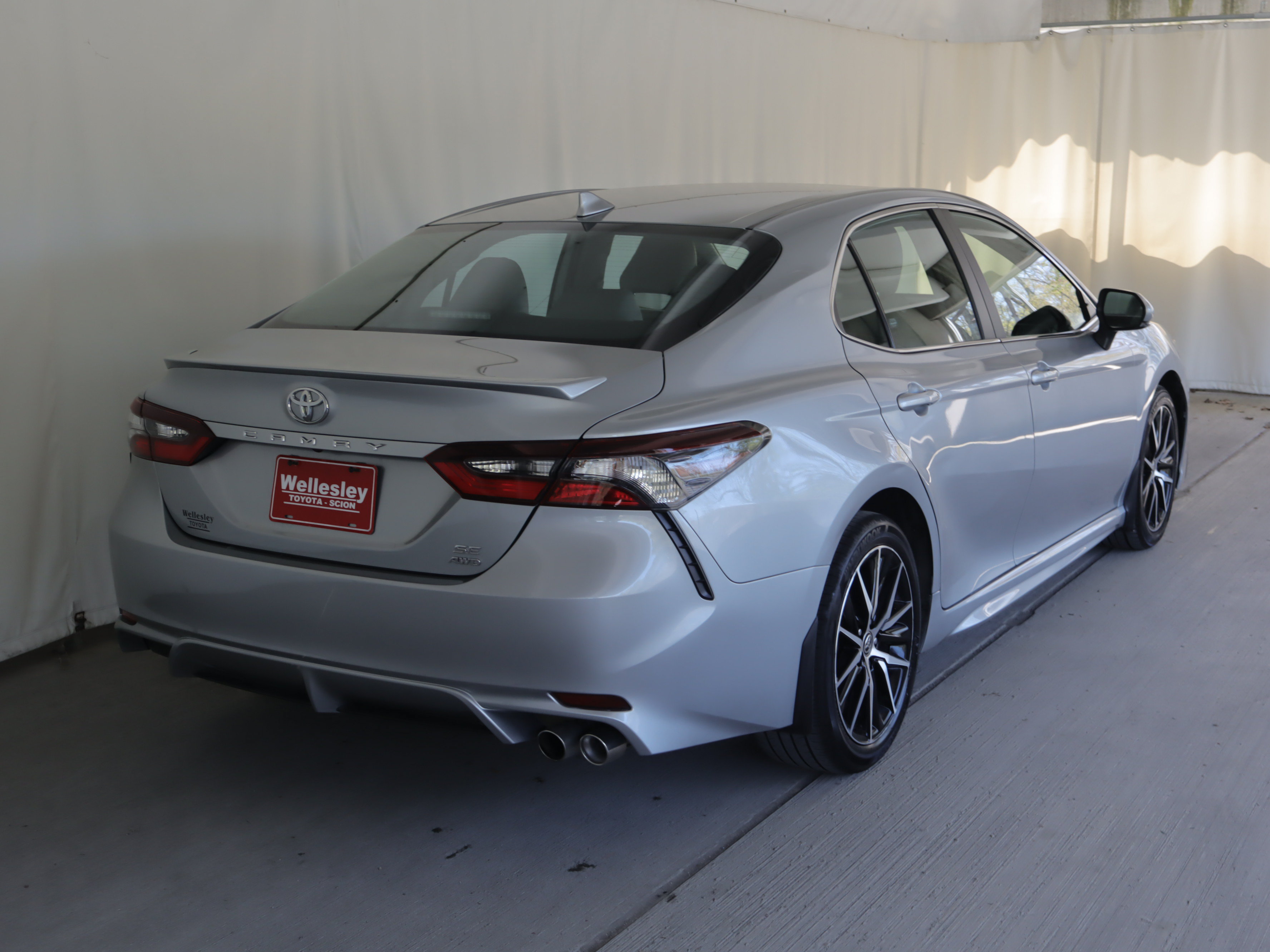 Used 2023 Toyota Camry SE AWD/4WD image 6